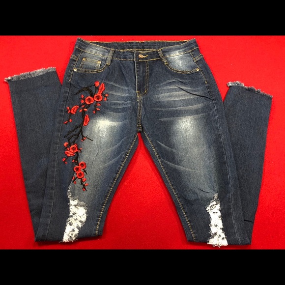 🛍SALE🛍Floral Embroidered Jeans - Picture 5 of 8